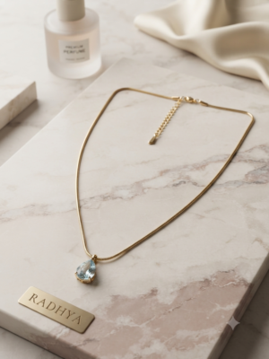 Elegant gold chain with teardrop pendant