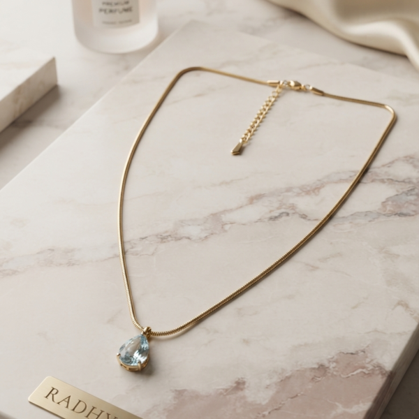 Elegant gold chain with teardrop pendant
